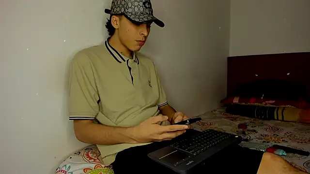 HeellBoy  online show from February 24, 8:48 am