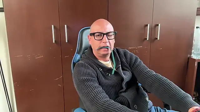 alanan881 online show from December 5, 6:15 pm