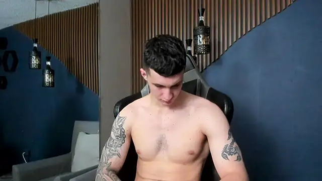 JacksonOlsenn online show from December 12, 7:48 pm