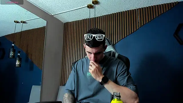 JacksonOlsenn online show from February 28, 2:09 pm