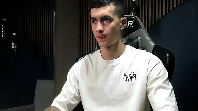 JacksonOlsenn online show from January 16, 11:58 am