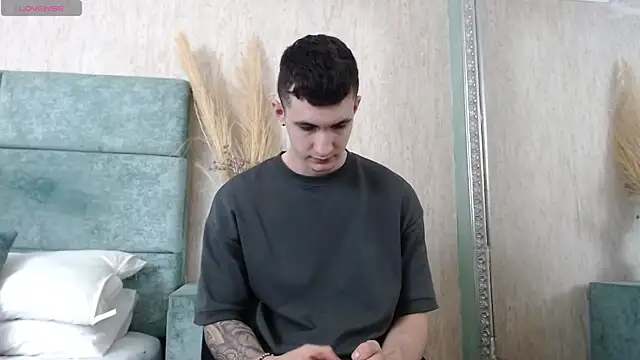 JacksonOlsenn online show from March 20, 3:45 am