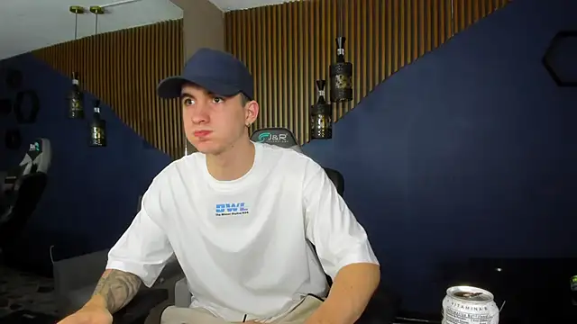 JacksonOlsenn online show from December 21, 8:10 pm