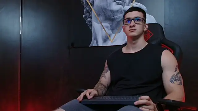 JacksonOlsenn online show from September 24, 8:18 pm