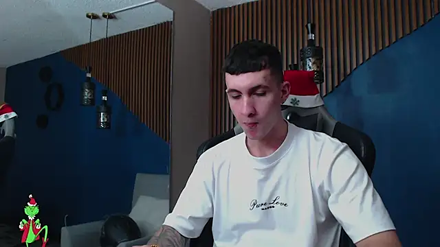 JacksonOlsenn online show from December 30, 7:53 pm