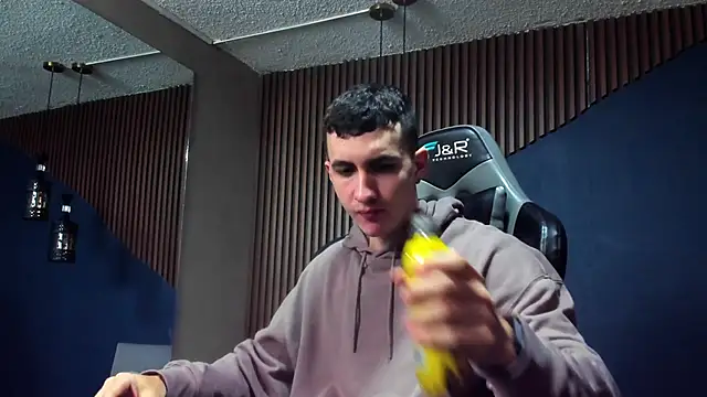 JacksonOlsenn online show from January 18, 12:36 pm