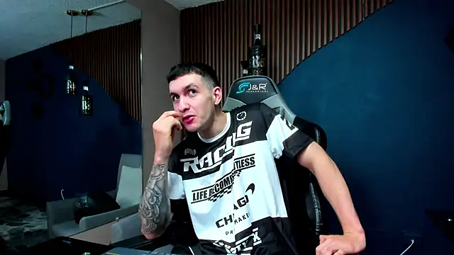 JacksonOlsenn online show from December 10, 12:05 pm