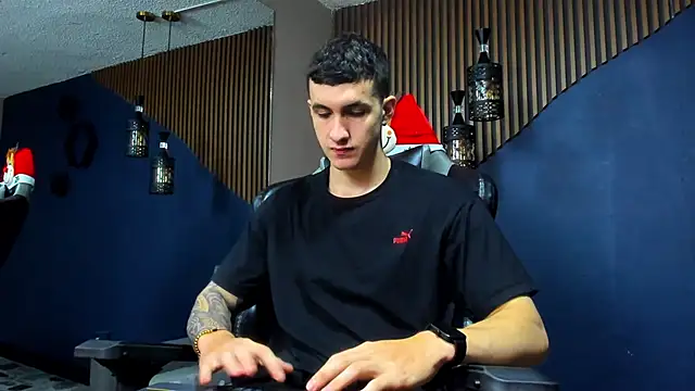 JacksonOlsenn online show from January 6, 12:13 pm