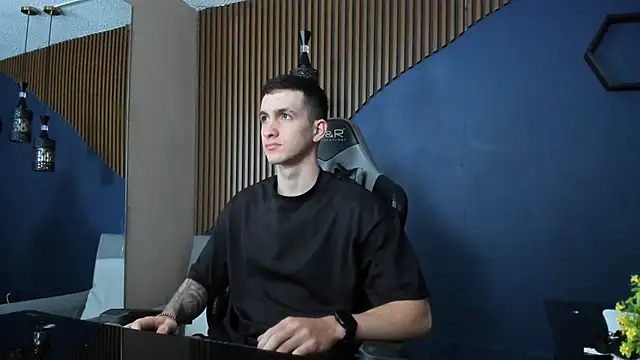 JacksonOlsenn online show from February 7, 12:06 pm