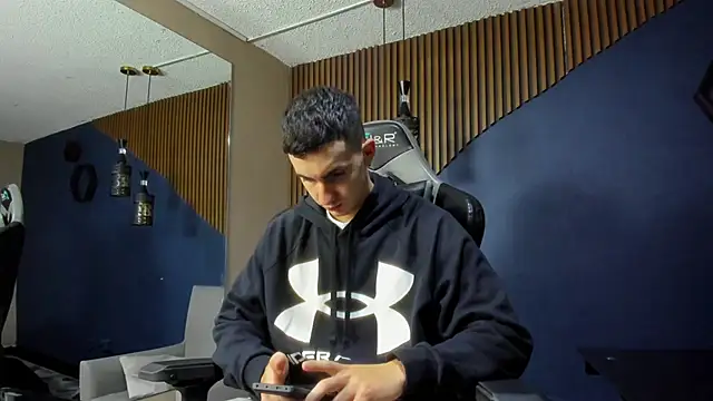 JacksonOlsenn online show from February 24, 12:05 pm