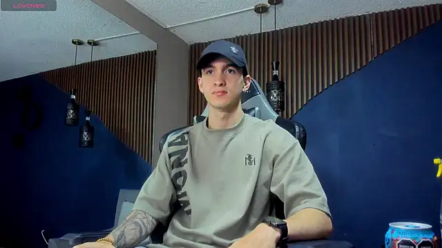 JacksonOlsenn online show from January 24, 11:59 am