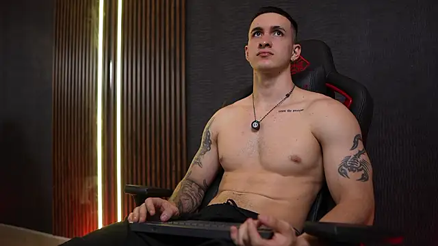 JacksonOlsenn online show from February 17, 8:52 pm