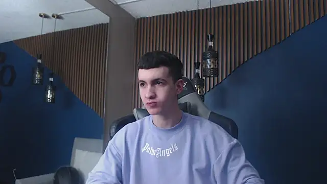 JacksonOlsenn online show from December 20, 11:54 am