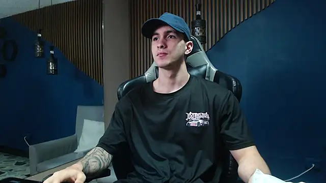 JacksonOlsenn online show from December 23, 12:08 pm