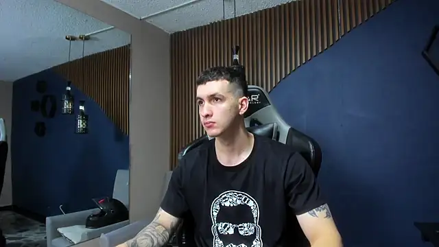 JacksonOlsenn online show from December 6, 12:16 pm