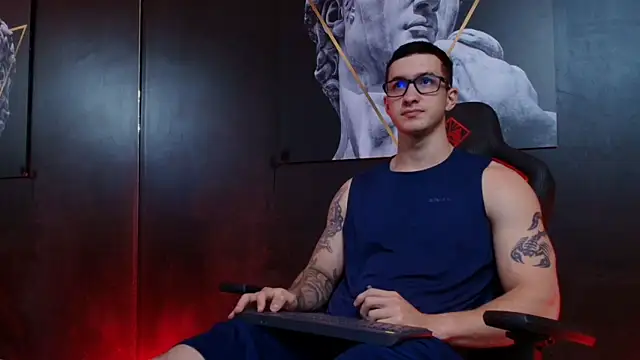 JacksonOlsenn online show from October 13, 8:59 pm