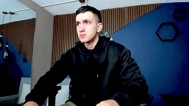 JacksonOlsenn online show from February 27, 12:02 pm