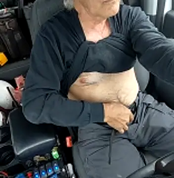 vanscr1 online show from April 3, 8:05 pm