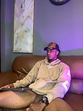 Snapshot of AaronCruz_ chatting on February 1, 7:23 pm AaronCruz  online show from February 1, 7:23 pm