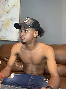 Snapshot of AaronCruz_ chatting on February 3, 7:31 pm AaronCruz  online show from February 3, 7:31 pm