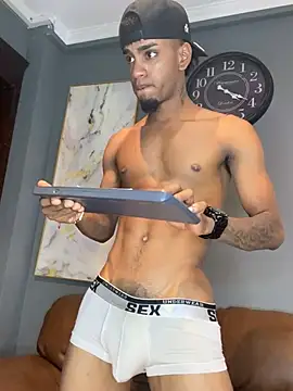 Snapshot of AaronCruz_ chatting on January 27, 7:24 pm AaronCruz  online show from January 27, 7:24 pm