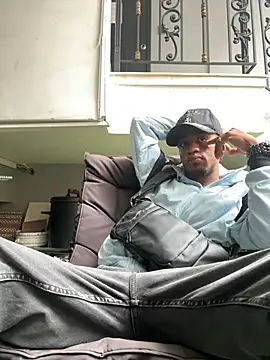 Snapshot of AaronCruz_ chatting on February 12, 1:06 pm AaronCruz  online show from February 12, 1:06 pm