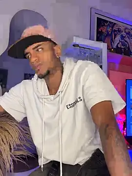 Snapshot of AaronCruz_ chatting on October 10, 5:45 am AaronCruz  online show from October 10, 5:45 am