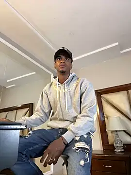 Snapshot of AaronCruz_ chatting on December 9, 7:13 pm AaronCruz  online show from December 9, 7:13 pm