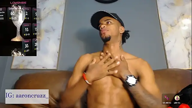Snapshot of AaronCruz_ chatting on January 9, 1:24 pm AaronCruz  online show from January 9, 1:24 pm