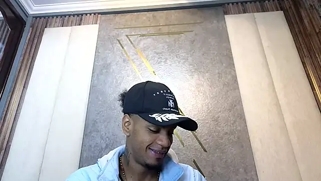 Snapshot of AaronCruz_ chatting on February 25, 1:06 pm AaronCruz  online show from February 25, 1:06 pm
