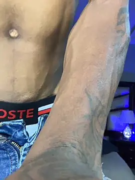 AaronCruz  online show from January 17, 8:33 pm