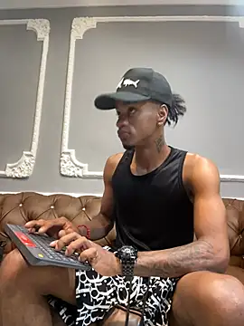Snapshot of AaronCruz_ chatting on December 26, 1:54 pm AaronCruz  online show from December 26, 1:54 pm