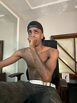 Snapshot of AaronCruz_ chatting on December 18, 8:25 pm AaronCruz  online show from December 18, 8:25 pm
