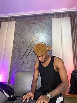 AaronCruz  online show from February 5, 4:36 pm