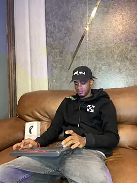 Snapshot of AaronCruz_ chatting on February 18, 12:49 pm AaronCruz  online show from February 18, 12:49 pm