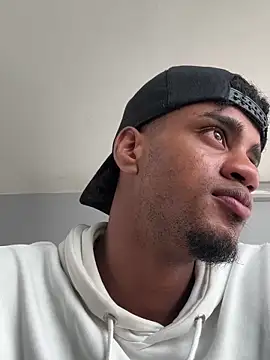Snapshot of AaronCruz_ chatting on March 10, 7:18 pm AaronCruz  online show from March 10, 7:18 pm