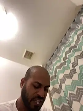 islandvybee55 online show from February 26, 6:04 am