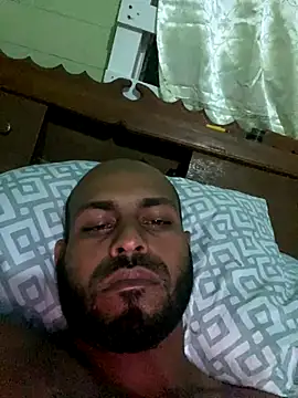 islandvybee55 online show from December 23, 3:37 am