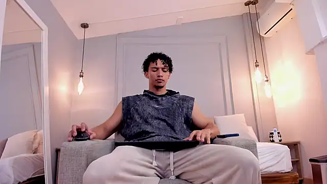 Dominick star online show from September 19, 4:35 am