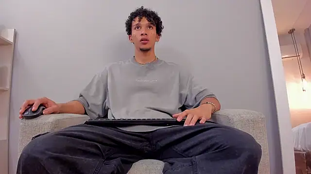 Dominick star online show from October 26, 4:03 am