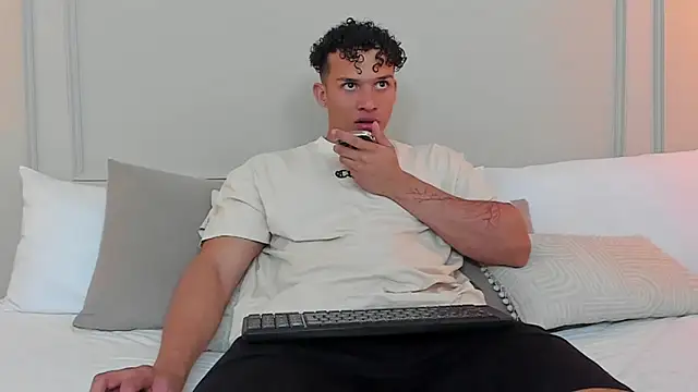 Dominick star online show from March 2, 3:24 am