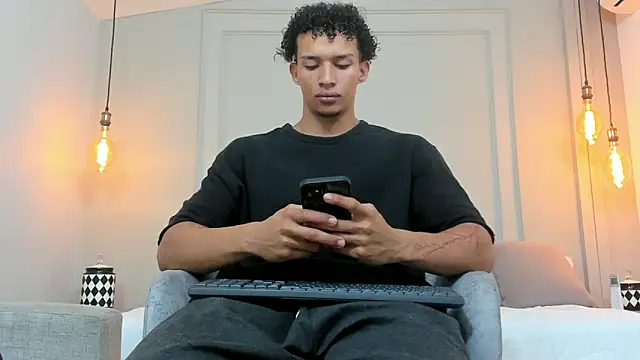 Dominick star online show from December 14, 3:51 am