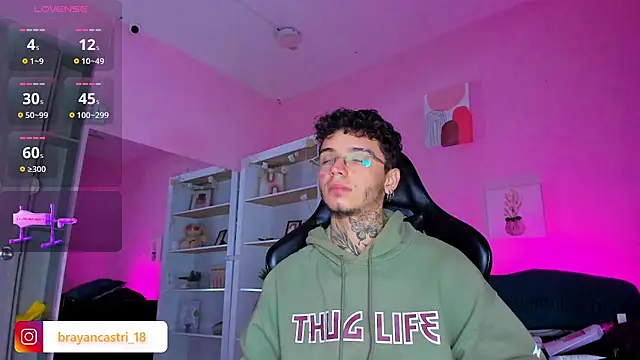 Ian Castillo  online show from December 5, 11:39 am