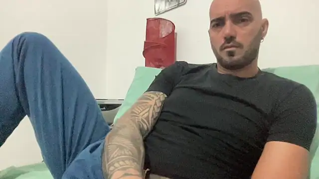 Snapshot of alessandromori91 chatting on September 26, 9:23 pm alessandromori91 online show from September 26, 9:23 pm