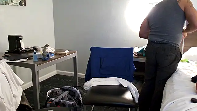 Snapshot of EatMyCake831 chatting on February 9, 6:43 am EatMyCake831 online show from February 9, 6:43 am