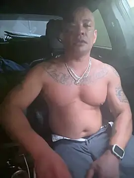 Snapshot of EatMyCake831 chatting on January 1, 3:35 pm EatMyCake831 online show from January 1, 3:35 pm