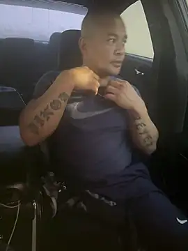 Snapshot of EatMyCake831 chatting on December 17, 8:21 pm EatMyCake831 online show from December 17, 8:21 pm