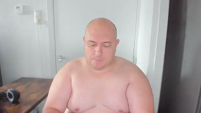 Snapshot of BigromeoXX chatting on January 12, 10:12 am BigromeoXX online show from January 12, 10:12 am