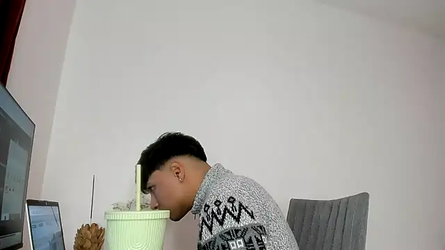 jonmaykolrose online show from October 21, 7:17 pm