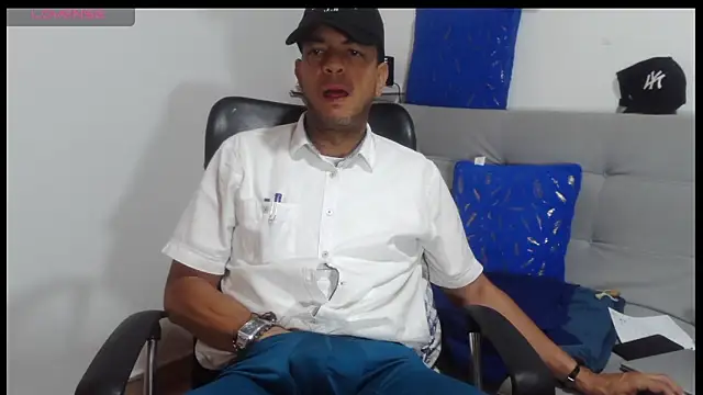 latinmartin73 online show from April 11, 1:58 pm